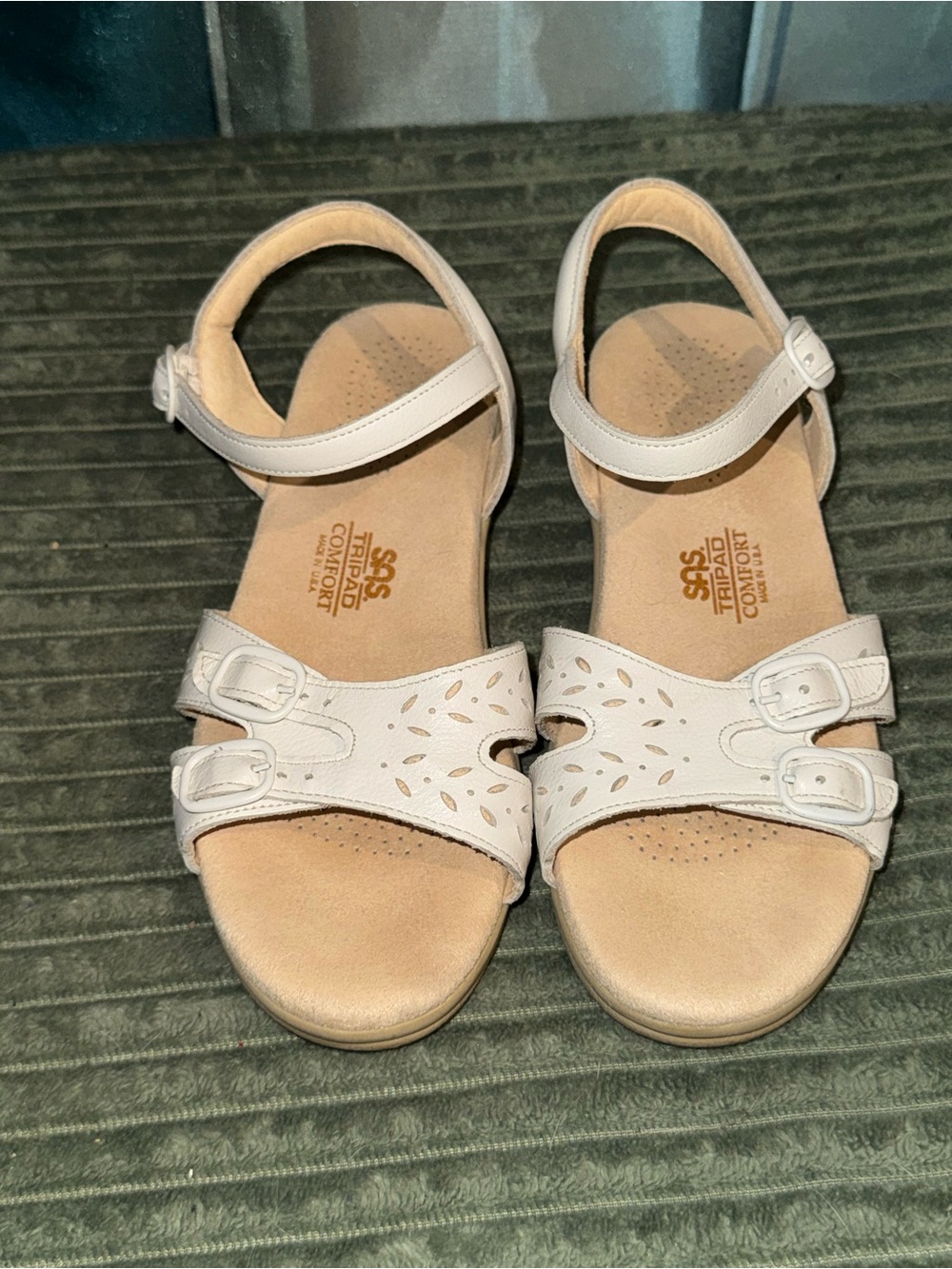 SAS White Leather Women's Comfort Sandals with Buckle Straps - Picture 2 of 4